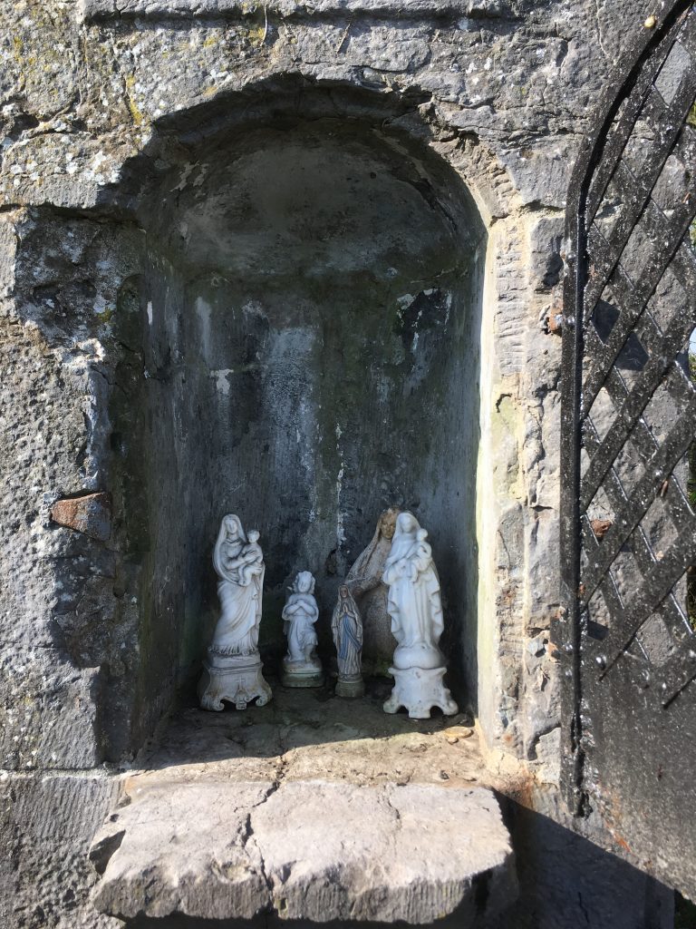 Sa niche et ses statues