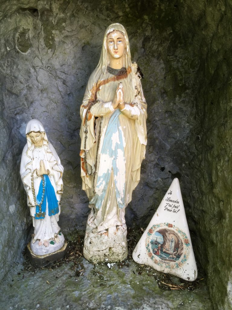 Niche avec statue de N.D de Lourdes